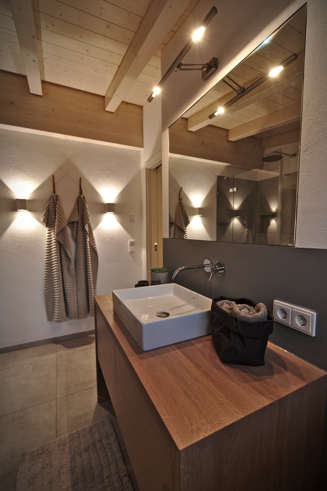 Apartment Resi 6